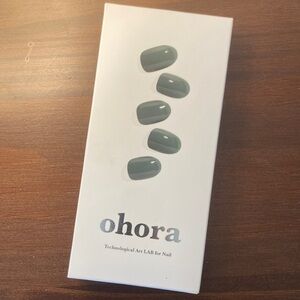 Ohora Cream Leaf Nails